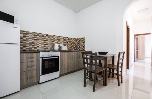 Marsalforn Apartment | Dolphin Court Gozo