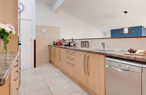 Mousehole House | Dolphin Rise - Four Bedroom House, Sleeps 8