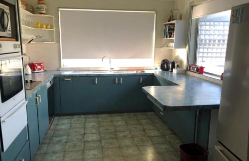 Denhams Beach House | Dolphinview