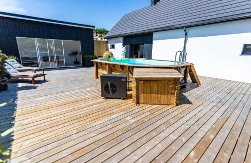 Puck House | Dom Belona z prywatnym podgrzewanym basen i jacuzzi