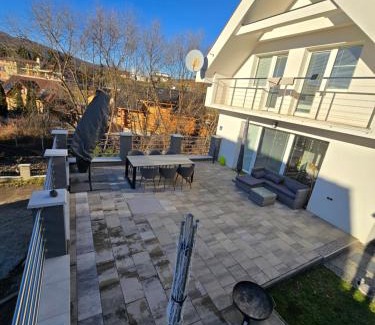Kostolna Ves House | Dom pri jazere
