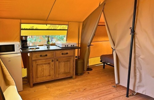 Saint-Saturnin-les-Apt RV Rental | Domaine des Chênes Blancs - Camping