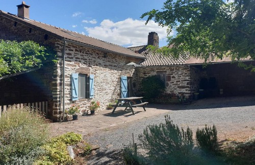 Combret House | Domaine du Plan Del Poux – Rural Holiday Home for 8 People with Mountain View and Terrace