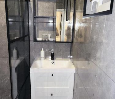 Watervogelbuurt Apartment | DomCity Apt Near Amsterdam Bikes Included One mile to City Center