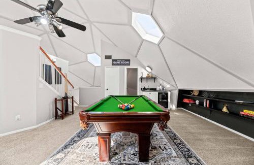 Bedford House | Dome Manor 2 Game Rooms, Hot Tub & Pool!