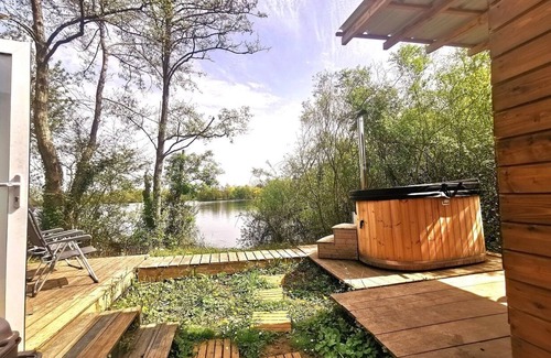 Cannes-Ecluse Cabin | Dome with transparent roof, jacuzzi, telescope, rowing boat, 1h from Paris - RER station
