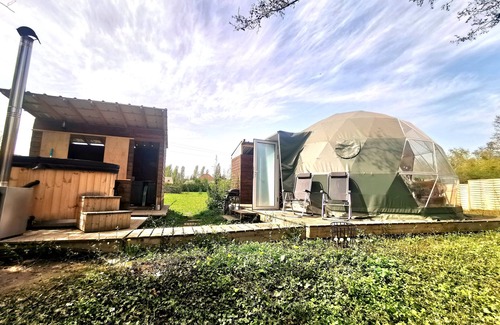 Cannes-Ecluse Cabin | Dome with transparent roof, jacuzzi, telescope, rowing boat, 1h from Paris - RER station