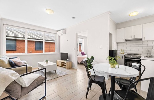 Balaclava Apartment | Domi Rentals - The Carlisle Apartments