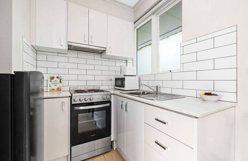 Balaclava Apartment | Domi Rentals - The Carlisle Apartments