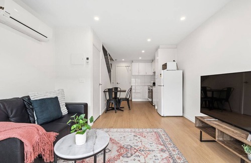 Balaclava Apartment | Domi Rentals - The Carlisle Apartments