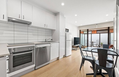 Balaclava Apartment | Domi Rentals - The Carlisle Apartments