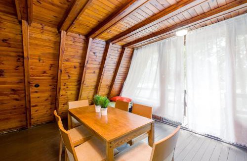Steszew Resort | Domki jak PRLu w Camp LIPNO