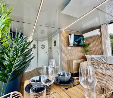 Kozin Apartment | Domki na wodzie - Resort 36 Houseboats