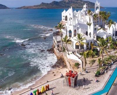 Lomas de Mazatlan House | Domus Áurea