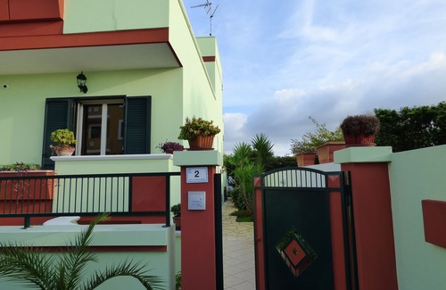 Alezio House | DOMUS GIRASOLI - VACATIONS SEA MOVIDA RELAX - 5 PL 5 MINUTES FROM GALLIPOLI