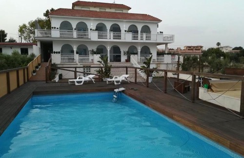 Cava dʼAliga Apartment | Donna Maria