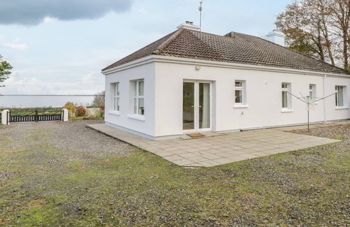 Massbrook Cottage | DONROSS COTTAGE, family friendly in Pontoon, County Mayo