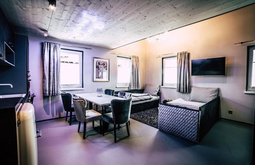 Soell Apartment | DONT STOP ME NOW 3 Bedrooms - Boutique Apartments OLD SCHOOL