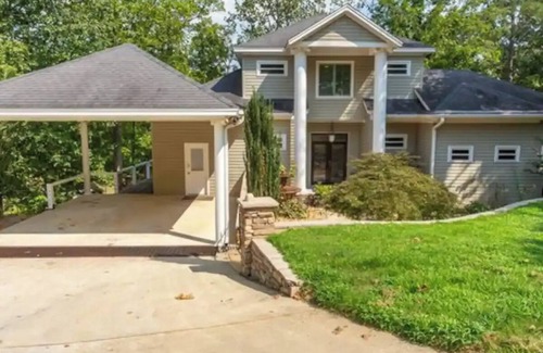 Titus House | Doodle Days at Lake Jordan Sleeps 18 with a Pool!n