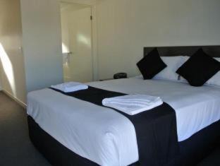 Springsure Hotel | Dooley's Tavern & Motel Springsure