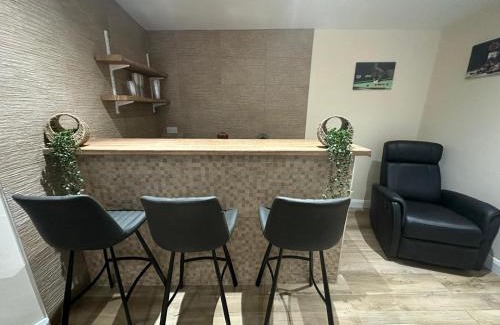 Tempo House | Doon Cottage Sleeps 8 Hottub Gym Area Pool Table