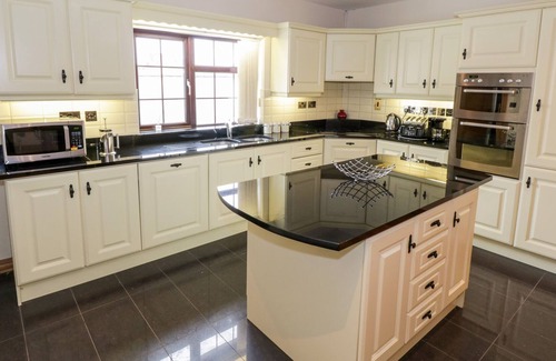 Keadue Cottage | DOONALTON HOUSE, family friendly in Dromore West, County Sligo