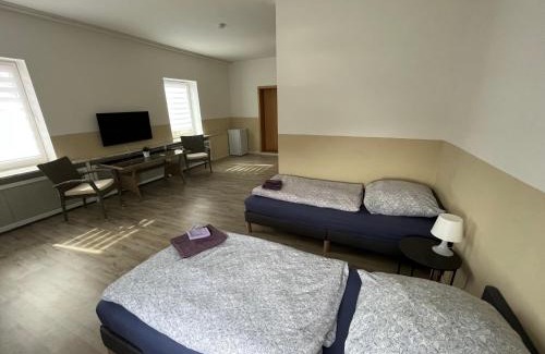 Meine House | Doppelzimmer mit Bad- Fernseher