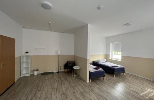Meine House | Doppelzimmer mit Bad- Fernseher