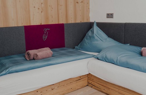 Alpendorf Bed & Breakfast | Doppelzimmer mit Dusche, WC - Forsthof