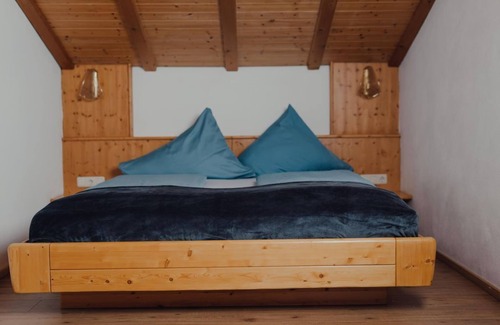 Alpendorf Bed & Breakfast | Doppelzimmer mit Dusche, WC - Forsthof