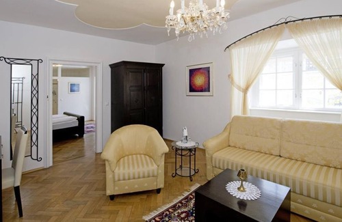 Halbturn House | Doppelzimmer mit Dusche, WC - Wohnen im Schloss - Knappenstöckl