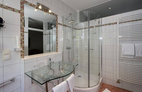 Halbturn House | Doppelzimmer mit Dusche, WC - Wohnen im Schloss - Knappenstöckl