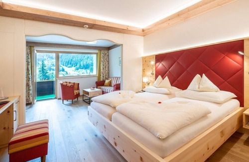 Bad Kleinkirchheim House | Doppelzimmer Zirbe 35 - 45 m² Long - Thermenwelt Hotel Pulverer
