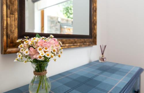 Ballater House | Dormie Cottage, lovely bright and spacious bungalow with wood fire