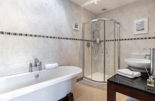 Ballater House | Dormie Cottage, lovely bright and spacious bungalow with wood fire