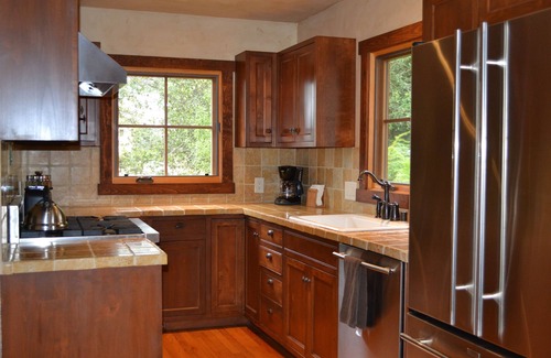 Northeast Carmel House | 'Dos Hermanos' A Short Walk To Downtown Carmel