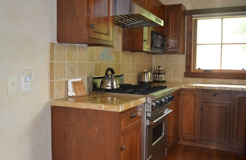 Northeast Carmel House | 'Dos Hermanos' A Short Walk To Downtown Carmel