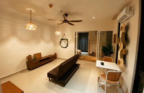 Downtown Kota Kinabalu Condo | DOTS Spacious Suite Sunset, City & Seaview