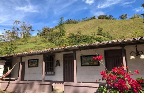 Antioquia House | Double bed farm house near San Lorenzo damming