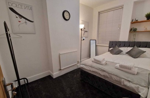 Plasnewydd House | Double Bedroom - Close to Cardiff City Centre