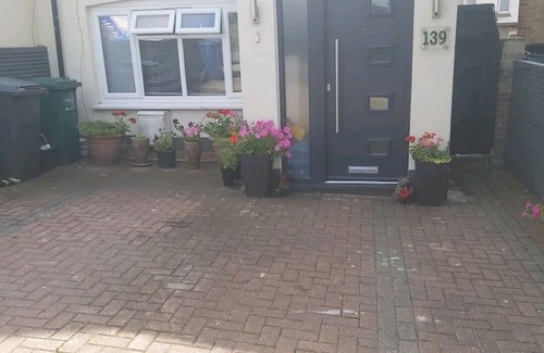 Cricklewood House | Double bedroom with ensuite and private entrance