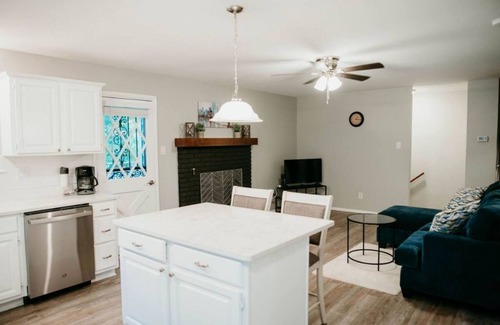 Jacksonville House | Double Diamond Rentals - Modern Home For Travelers