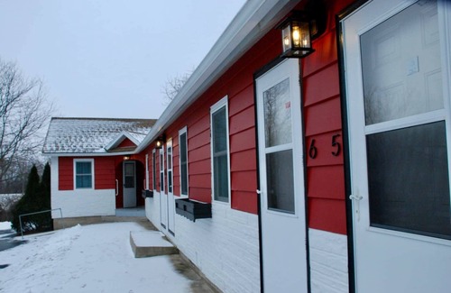 Mount Horeb Hotel | Double Full Room at The Little Village