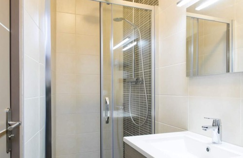 Dobree-Bon Port Apartment | Double gîte urbain pour 10 personnes