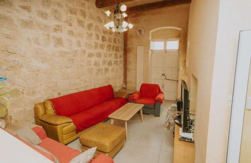 Nadur House | Double heated pools, free AC