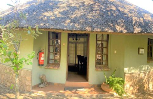 Bulawayo Apartment | Double lodge on natural African bush - 2112