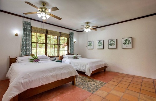 Negroman Resort | Double-Queen Casita w/Screened Porch & A/C - Steps to Treehouse Bar