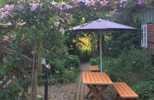 Amt Neuhaus Apartment | Double room romantic view of the forest - Privelacker Paradiesgarten