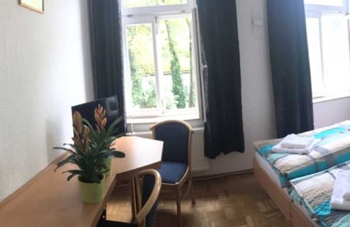 Stadtbezirk Nord Apartment | Double Room 2 - Pension Galgenbergblick