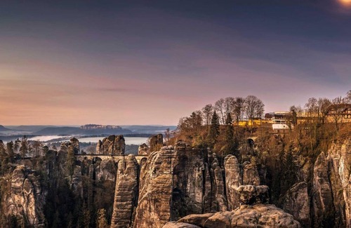 Bastei House | Double room, bath, toilet, rock view - Berghotel Bastei